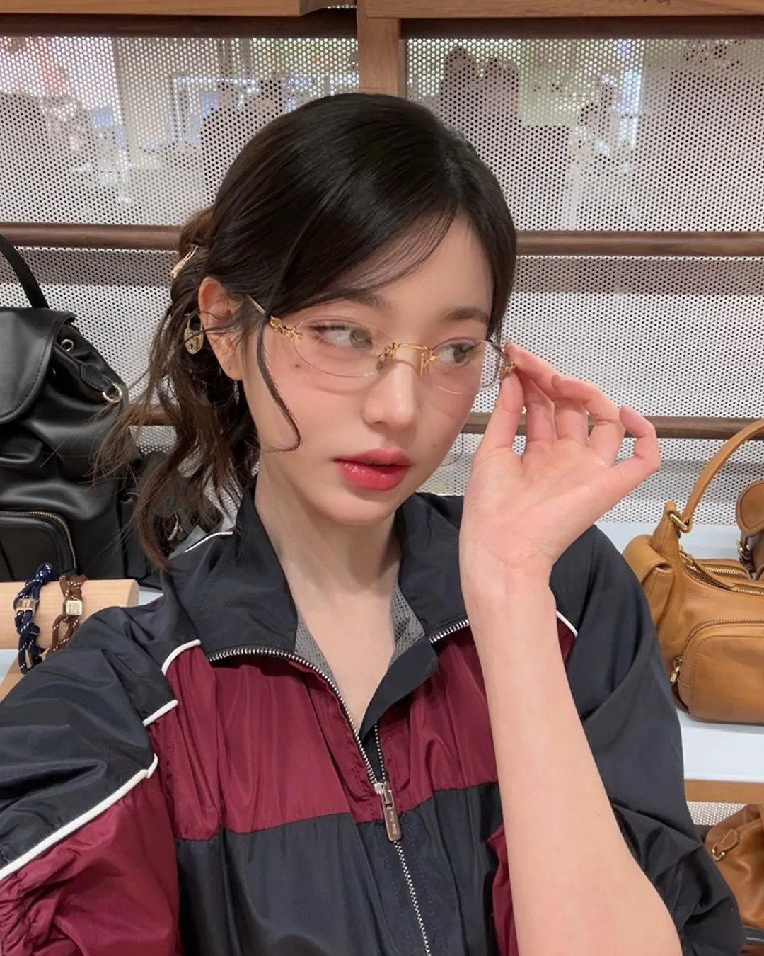 tính không gọng oversized