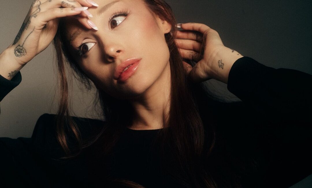 Ariana Grande tái xuất làng nhạc với album Petal