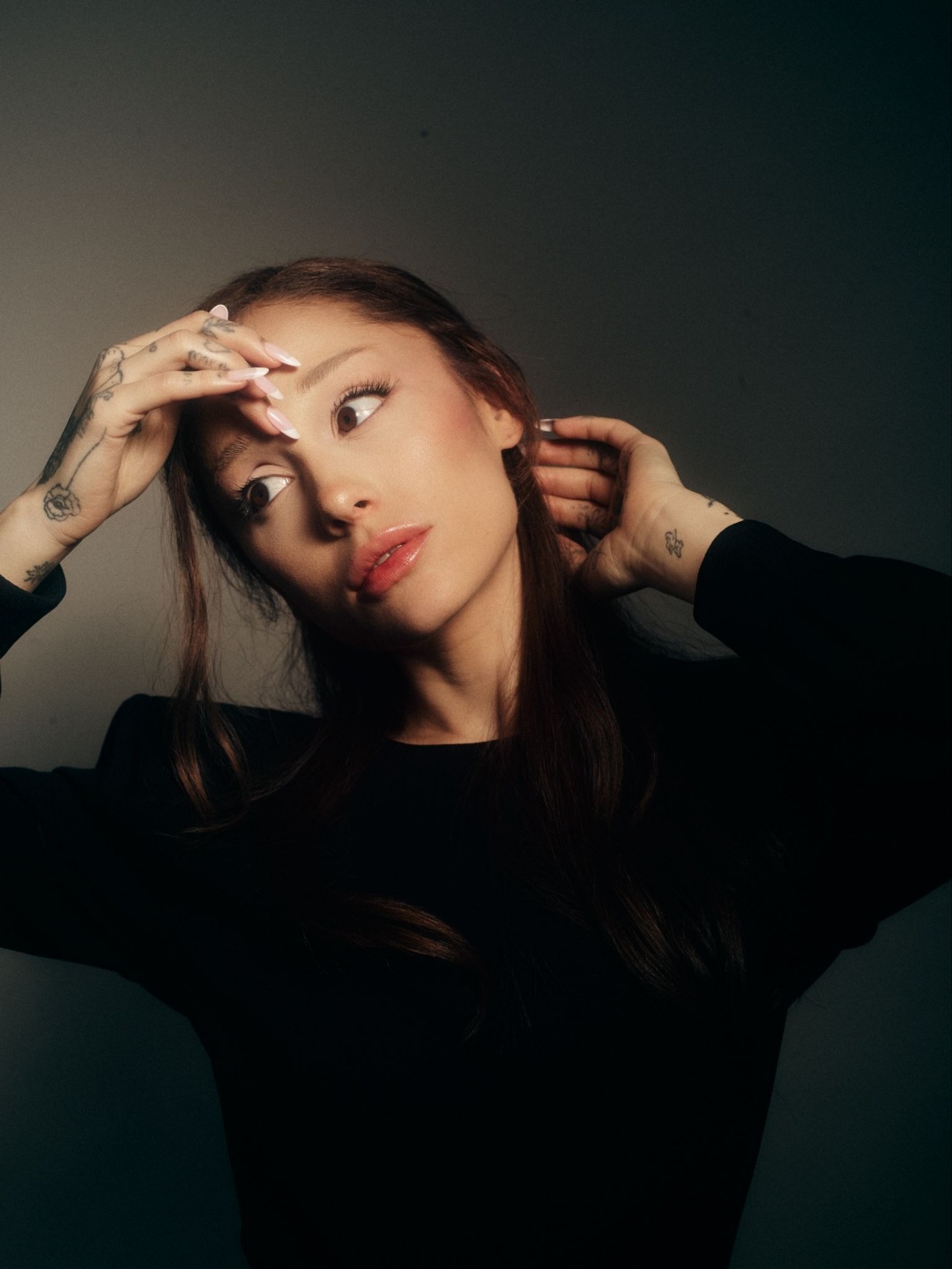Ariana Grande tái xuất làng nhạc với album Petal