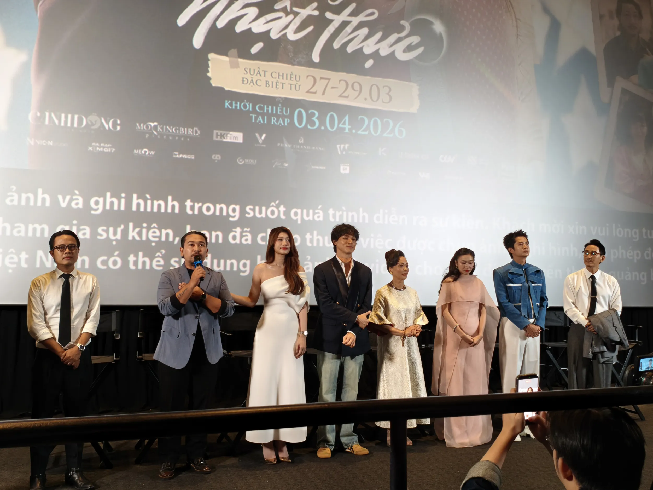 Đạo diễn Lê Thiện Viễn, NSX Lý Minh Thắng, diễn viên Thiên Ân, Khương Lê, NSND Lê Khanh, Nguyên Thảo, Huỳnh Phương, Hứa Vĩ Văn
