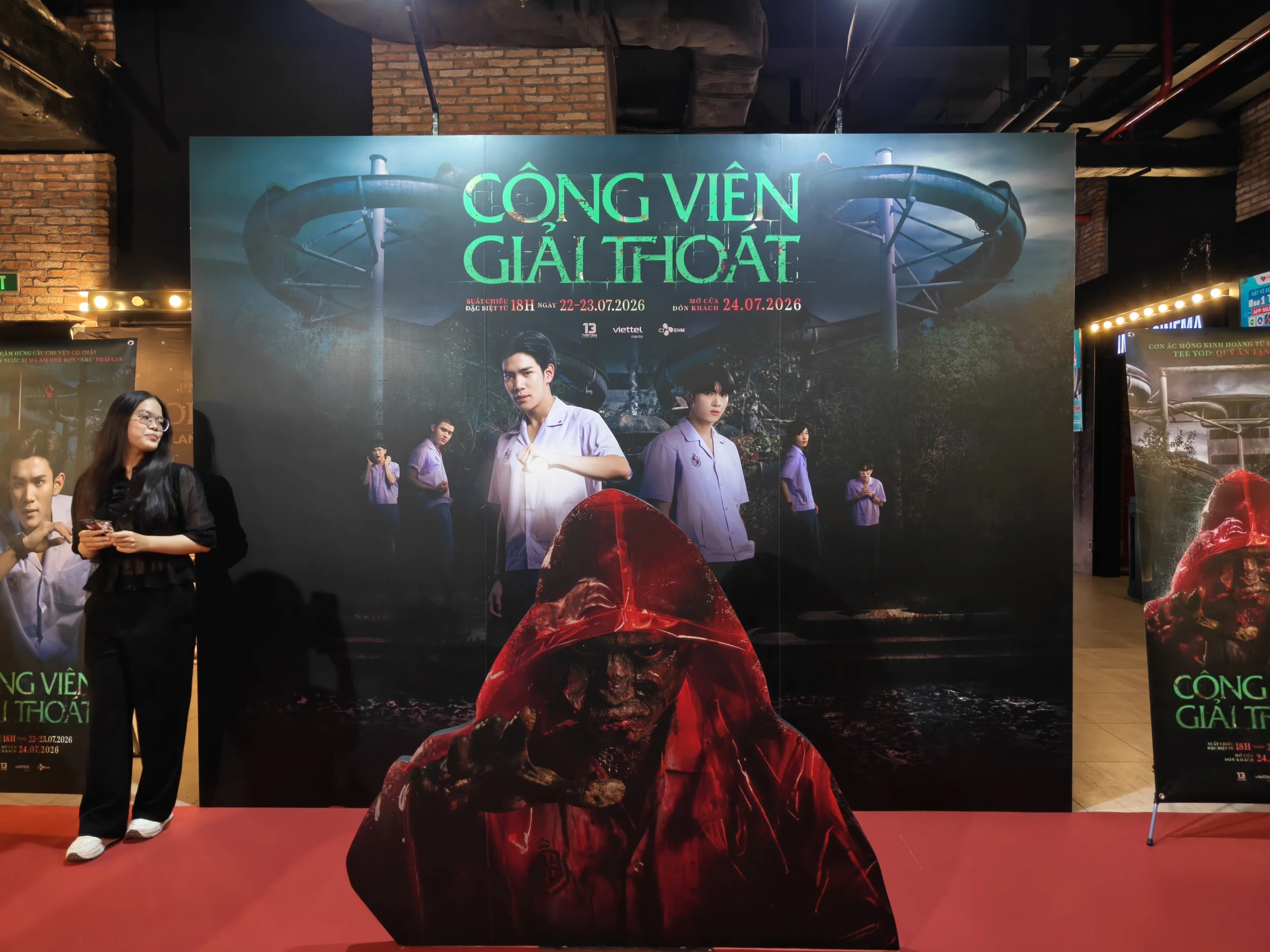 Backdrop tại sự kiện công chiếu