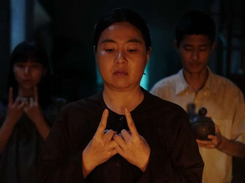 Review phim Ma Xó – Không phải hù bình thường, mà là hù tới bến