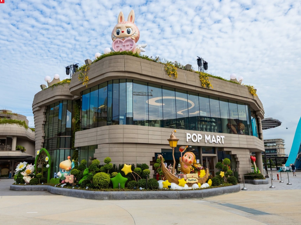 Check-in cửa hàng POP BAKERY đầu tiên ở Đông Nam Á của POP MART