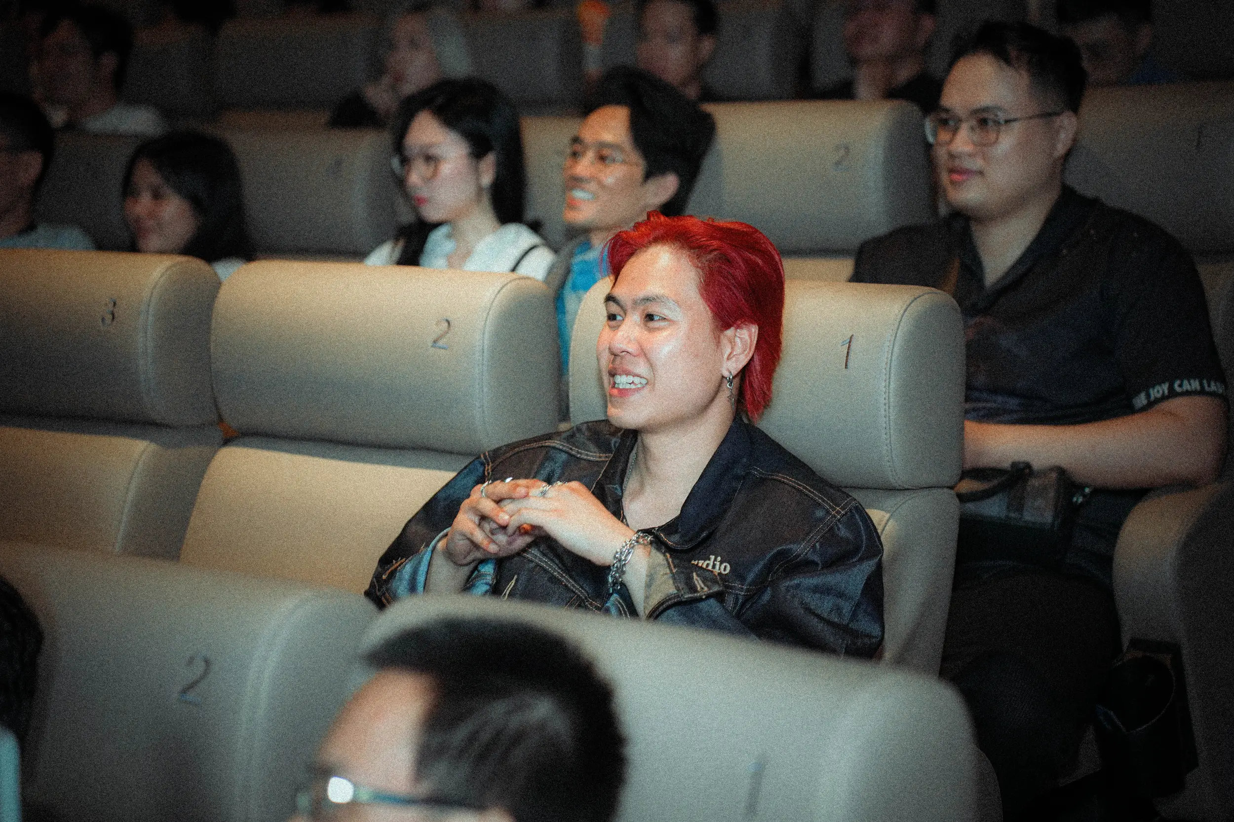 Diễn viên Bùi Thế Dương trong rạp chiếu phim Trường Hè, 2001