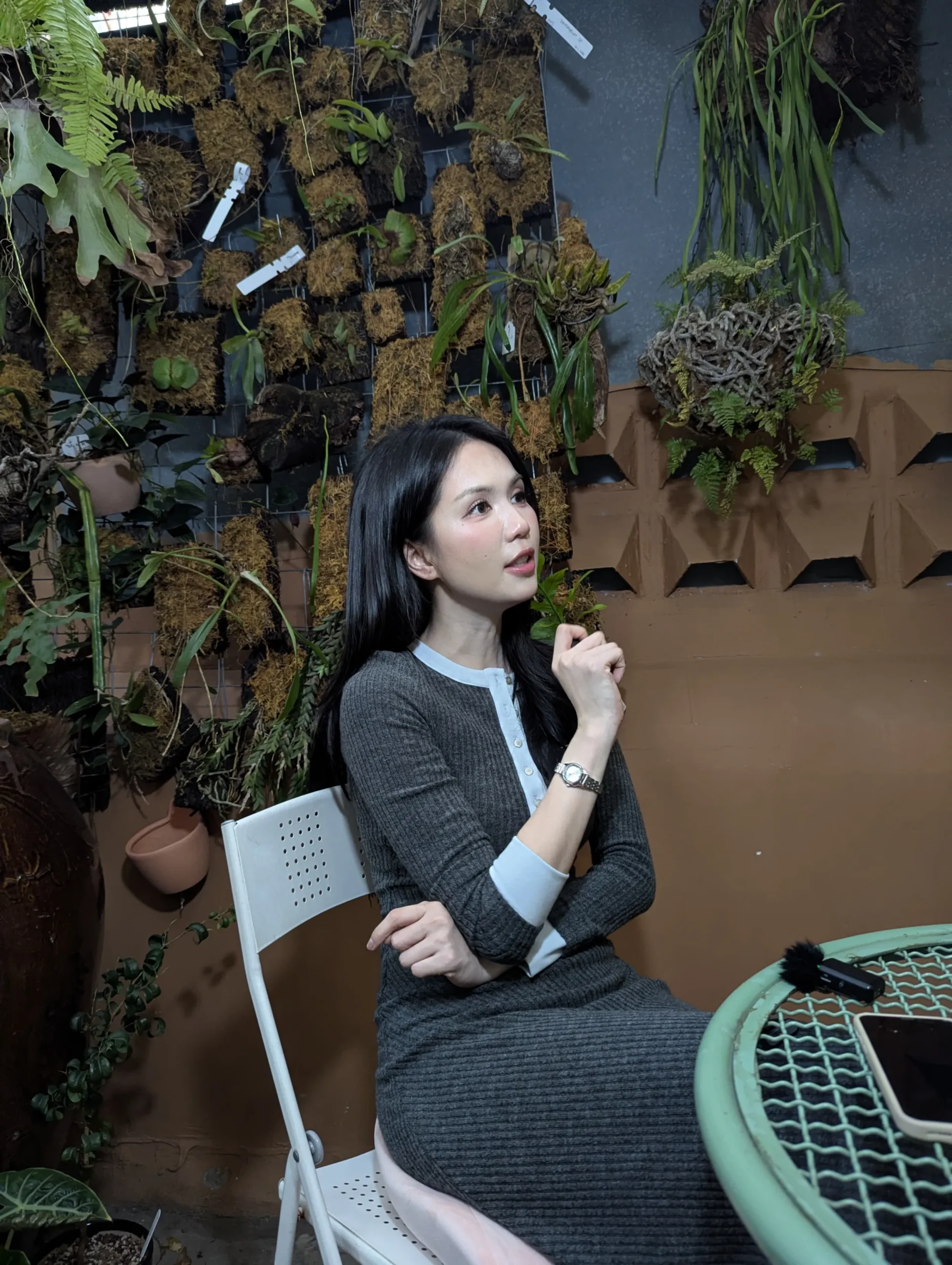Ngọc Trinh vào vai Thanh - một người cần tiền để chăm cho người yêu đang bị tai nạn giao thông