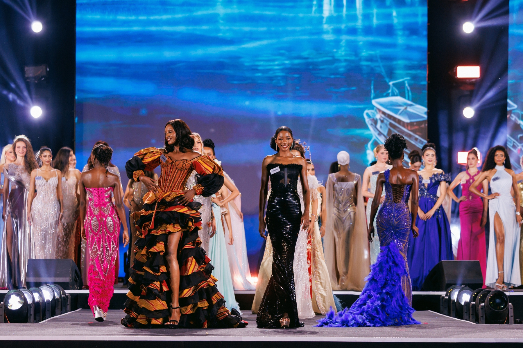 bzvn dem khai mac miss world 2026 quang ninh (12)