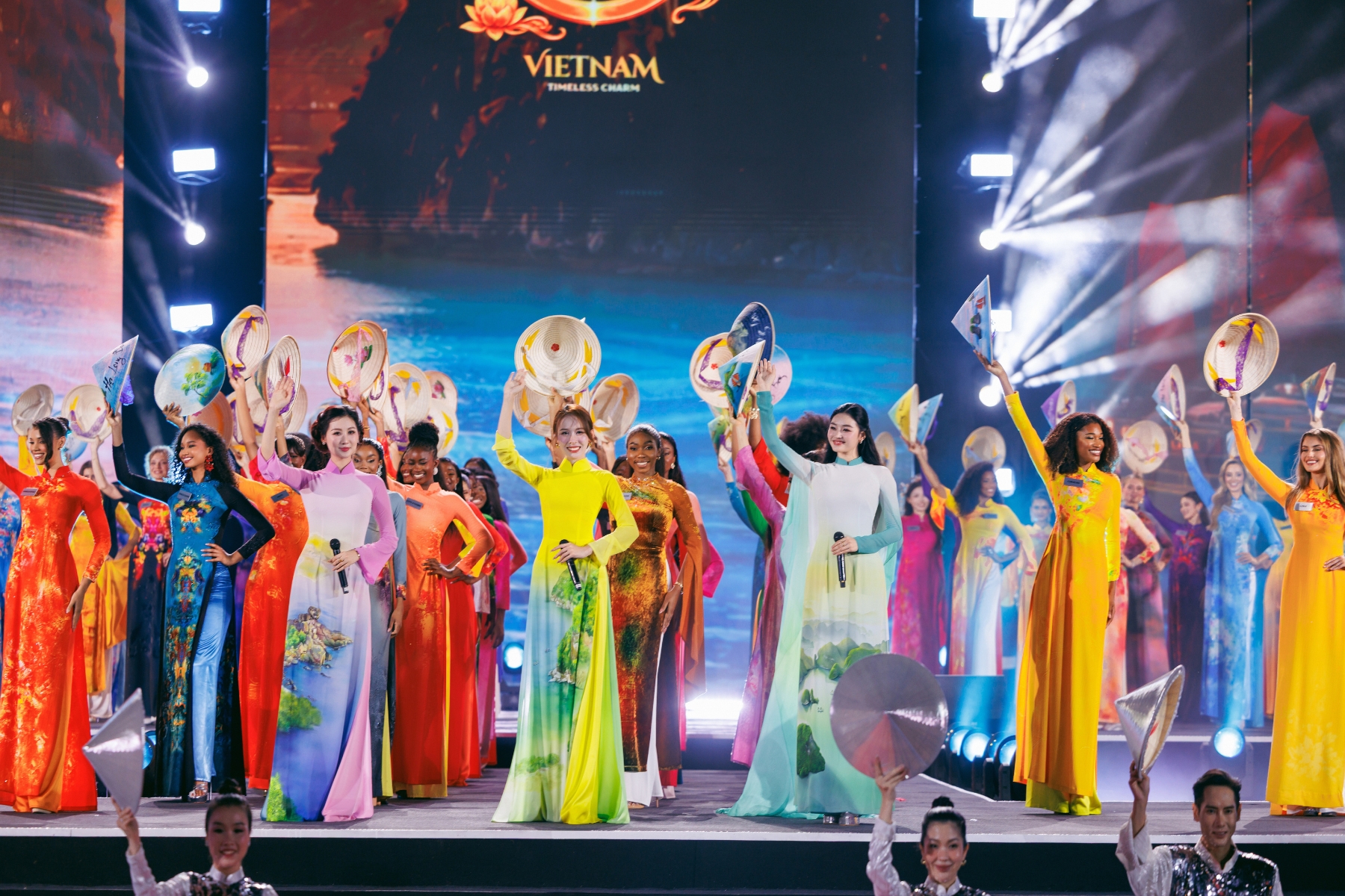 bzvn dem khai mac miss world 2026 quang ninh (5)