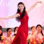 Lưu Hạo Tồn thể hiện sở trường vũ đạo trên sân khấu khai mạc giải Bách Hoa