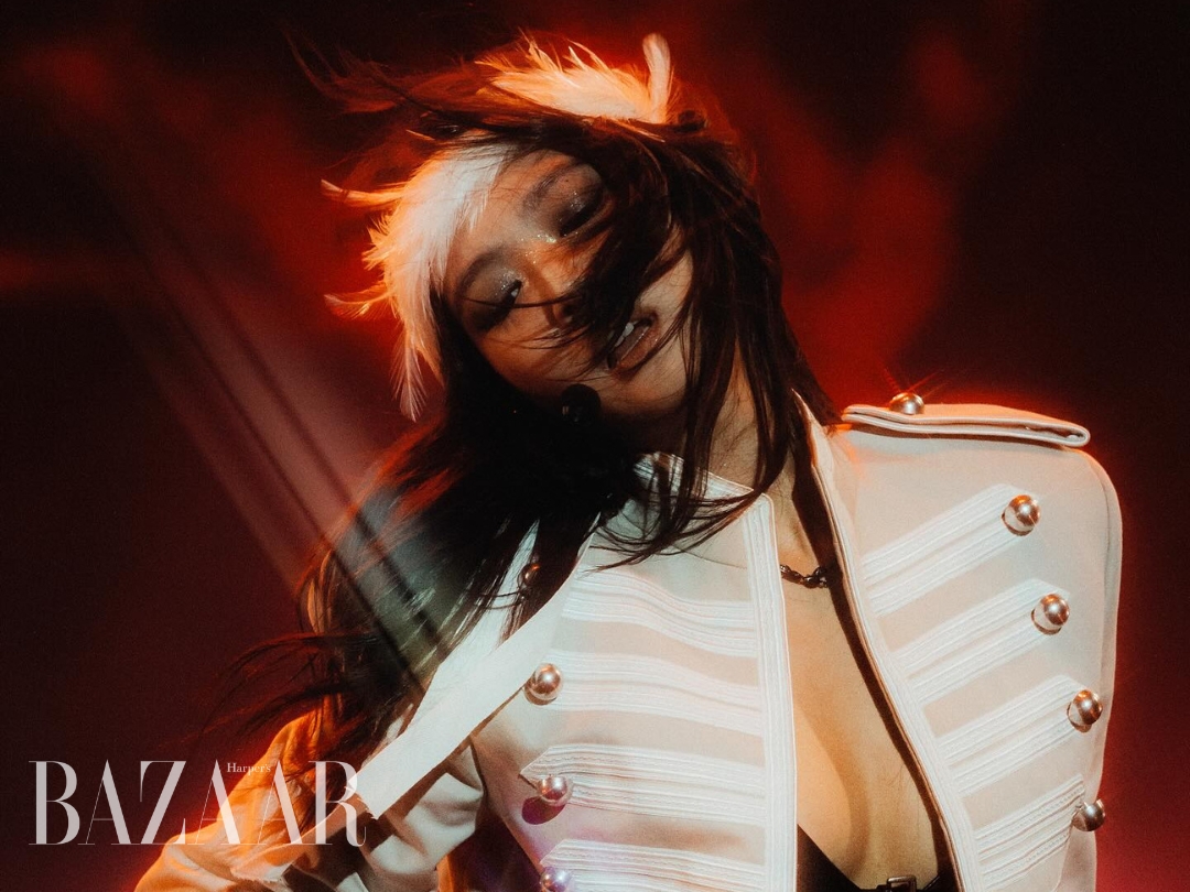 Outfit Lollapalooza 2026 và hình xăm dự báo gì về album mới của Jennie?