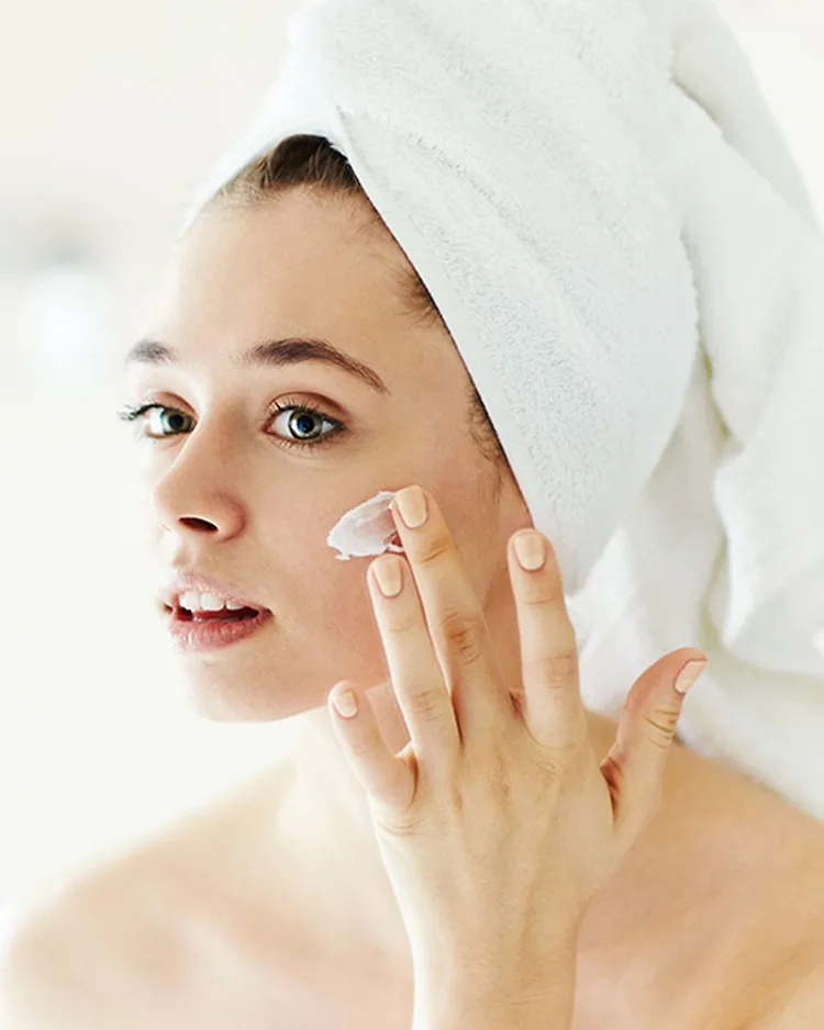 thoa kem dưỡng da sau khi điều trị nám da