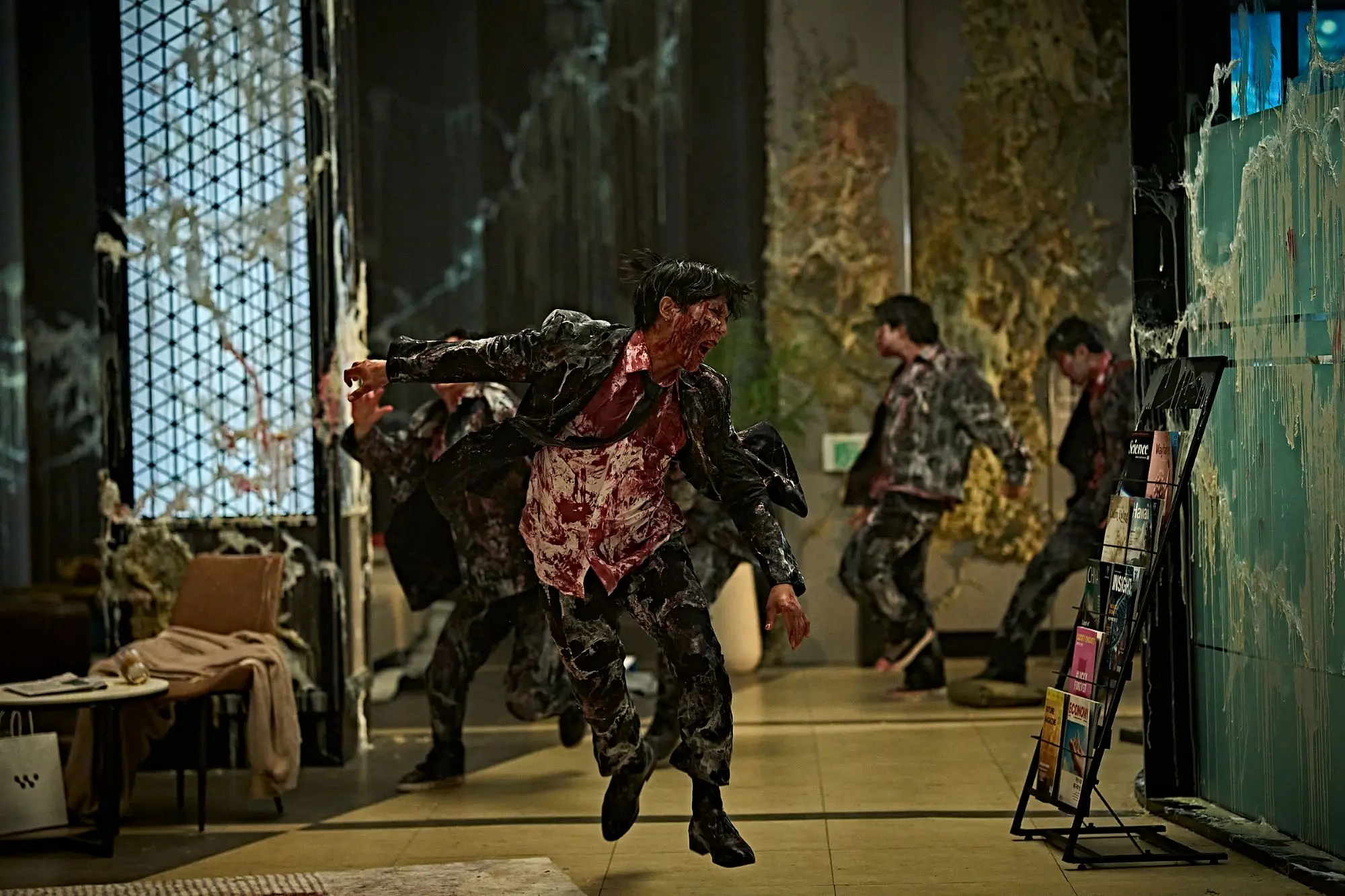Chuyển động bầy zombie tạo nên cảm giác uncanny valley trong Colony