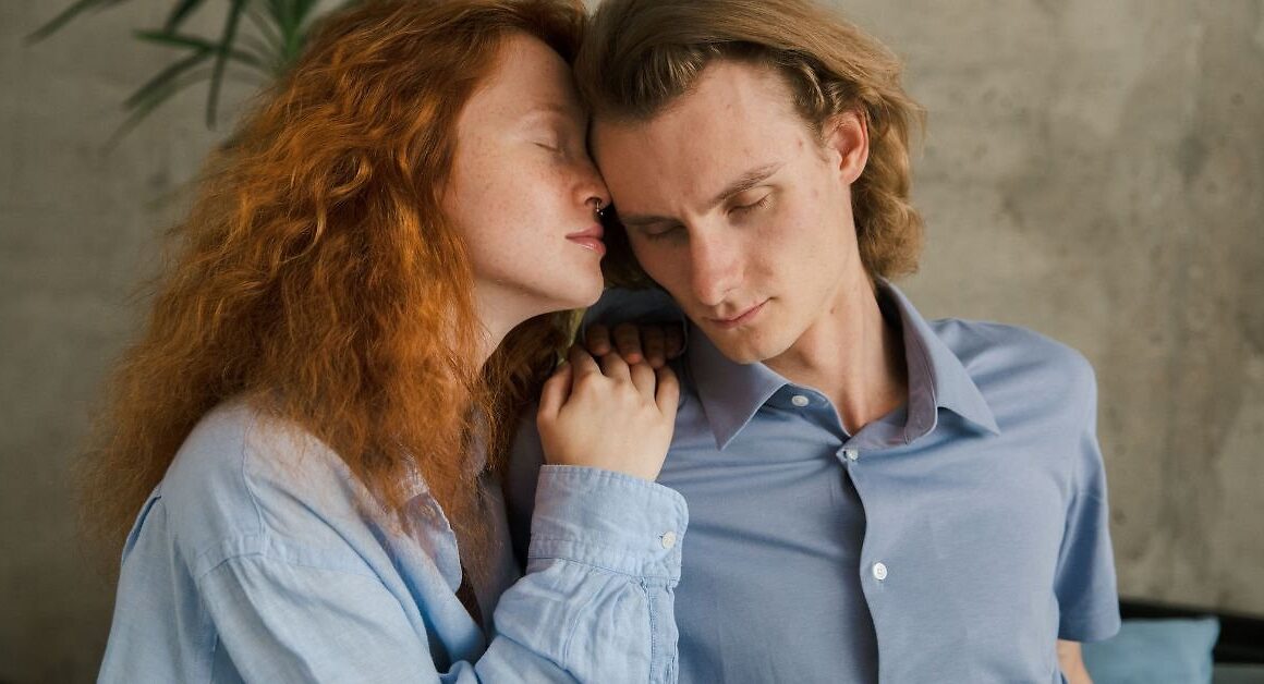 8 điều bạn nên làm để hỗ trợ tinh thần cho nửa kia