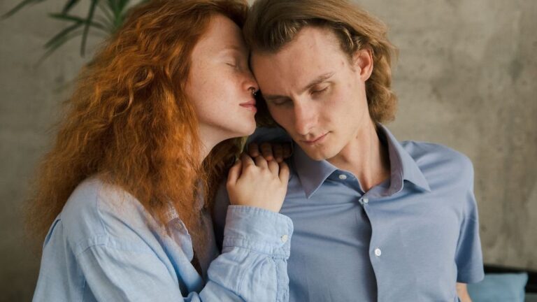 8 điều bạn nên làm để hỗ trợ tinh thần cho nửa kia