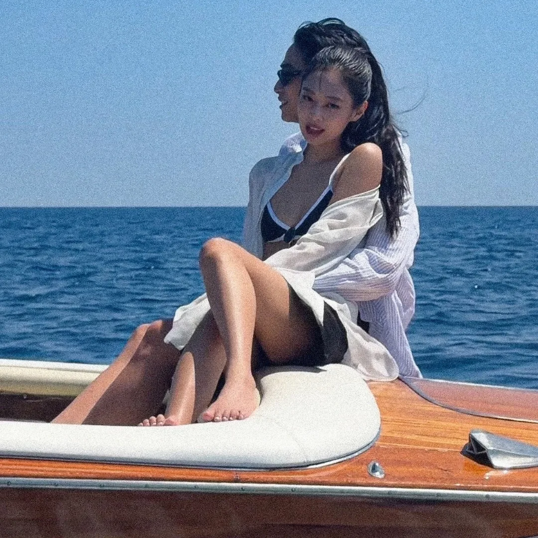 Hình ảnh nữ ca sĩ Jennie trong MV "Less than a Lover".