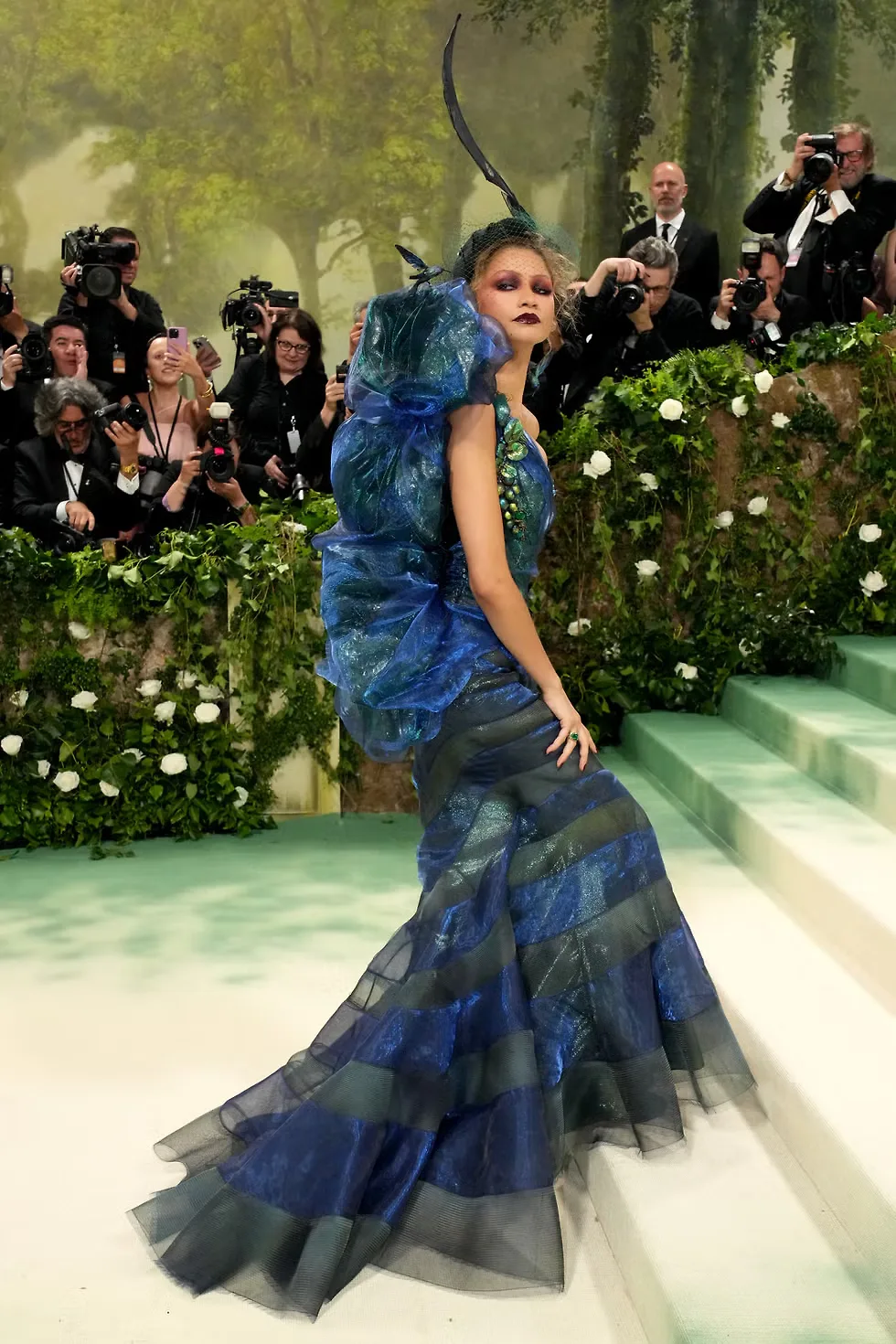 Zendaya khoác lên mình thiết kế đầm Maison Margiela của John Galliano tại Met Gala 2024.