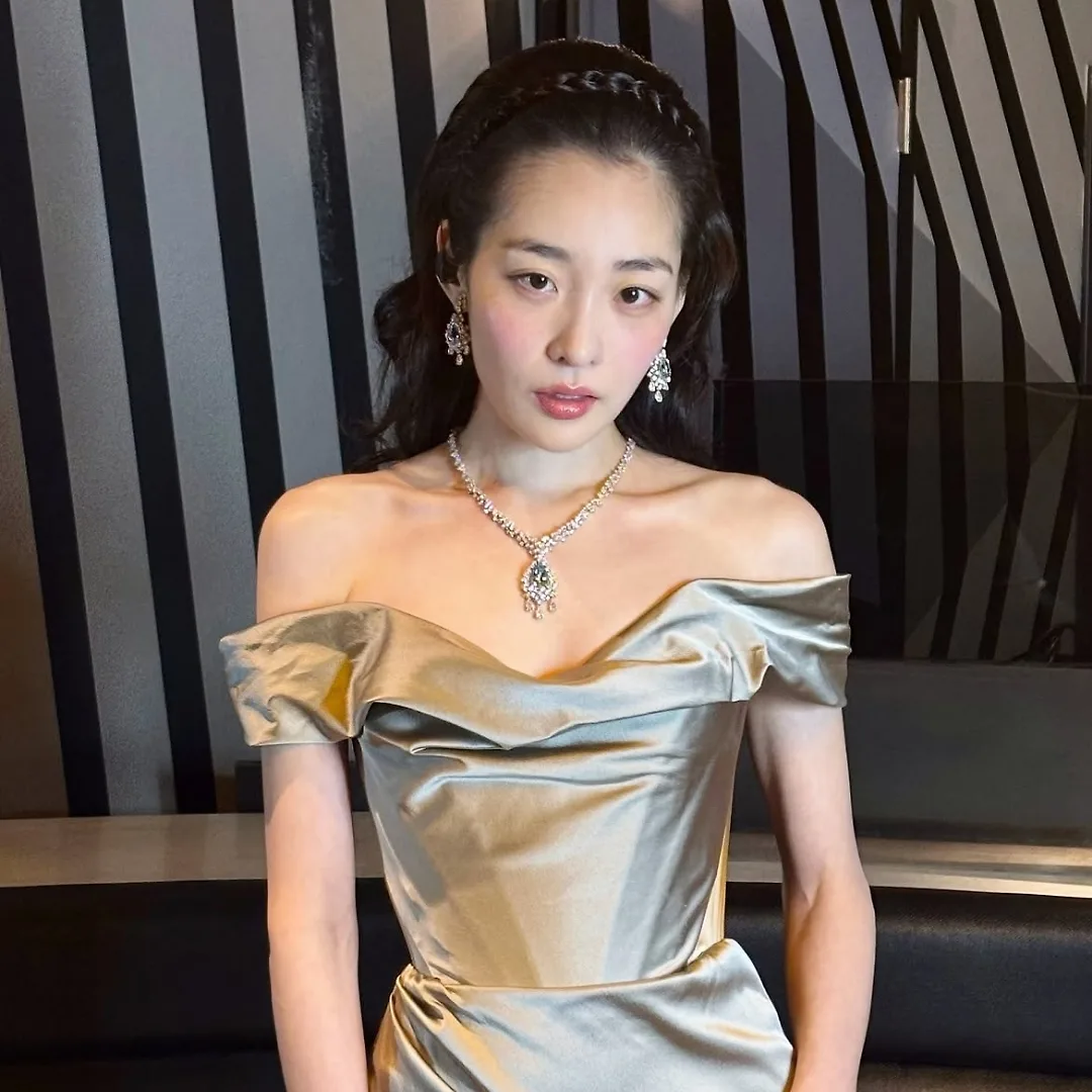 Kim Min Ha xuất hiện lộng lẫy tại lễ trao giải Rồng Xanh 2026