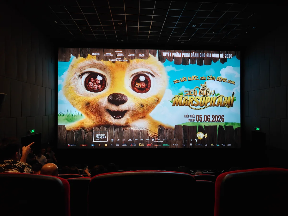 Popcorn và vé xem phim - chuẩn bị vào xem