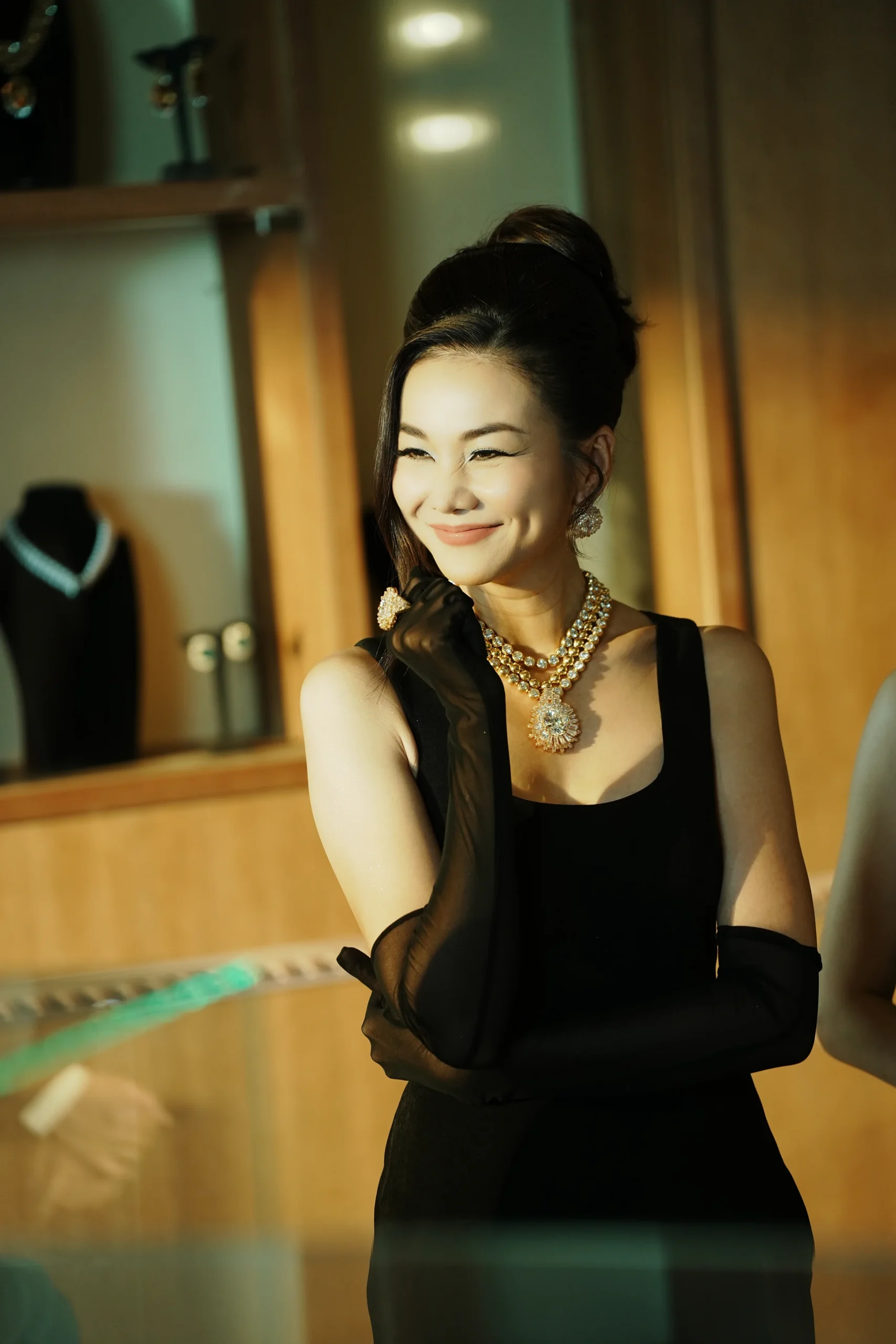 Tạo hình đại mỹ nhân Cầm Thanh của Thanh Hằng trong phim Mesdames Thanh Sắc