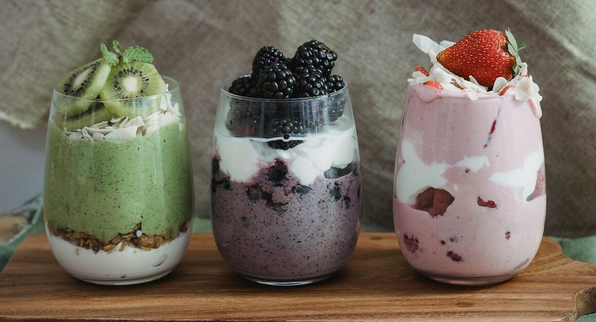 7 công thức yogurt parfait sáng tạo để bắt đầu ngày mới