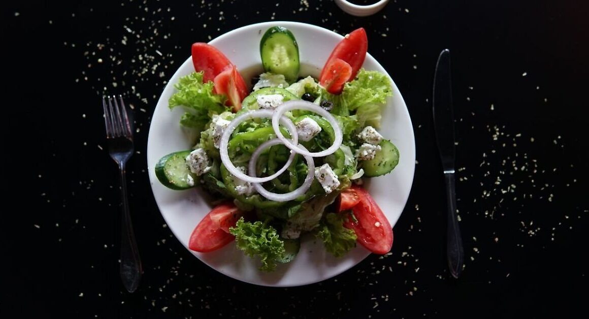 Lợi ích sức khỏe khi ăn salad thường xuyên