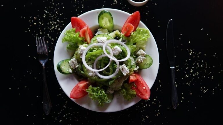 Lợi ích sức khỏe khi ăn salad thường xuyên