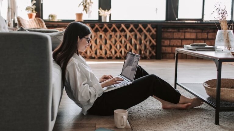 Nghệ thuật sống của một “homebody”: Ở nhà mà không cô đơn