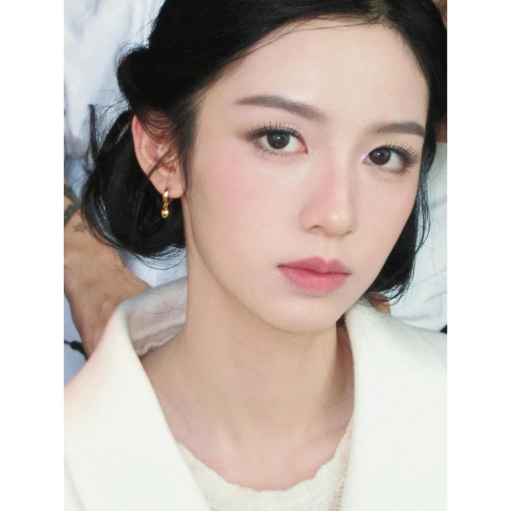 Châu Dã trang điểm kiểu matte