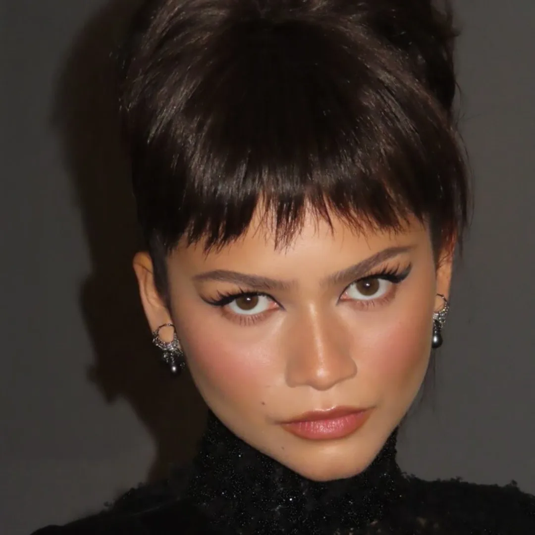 Hình ảnh Zendaya cùng kiểu trang điểm dự buổi công chiếu Spider-Man: Brand New Day tại Mexico City và Thượng Hải.